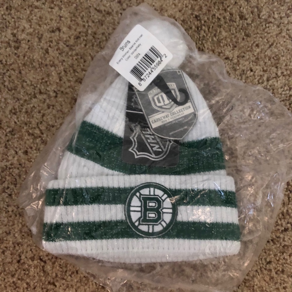 Adult Boston Bruins winter hat